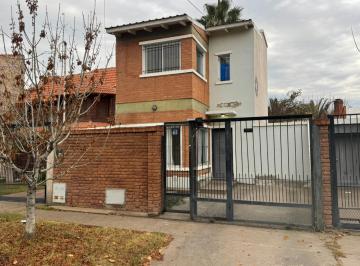 Casa · 75m² · 3 Ambientes · 1 Cochera · Duplex en Alquiler, Bº Lejos de Buenos Aires, Neuquen Capital