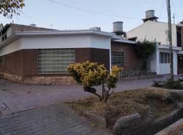Casa de 3 ambientes, Las Heras · Alquilo Casa Esquina en Calle J m Godoy 199 Las Heras Mendoza. 3 Habitaciones, C