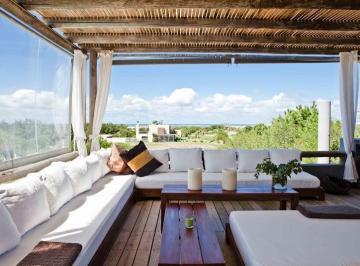Casa · 450m² · 5 Ambientes · 1 Cochera · Greystone - Tm4466