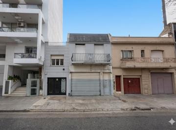 Casa de 6 ambientes, Flores · Gran Casa Disponible Sobre Av Juan B. Justo!