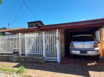 Casa · 110m² · 3 Dormitorios · 1 Cochera · Chalet y Departamento en Venta en Ituzaingó. Barrio Aeronáutico
