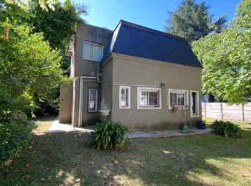 Casa · 330m² · 7 Ambientes · 2 Cocheras · Casas en Venta - 5 Dorm. 4 Baños - General Belgrano