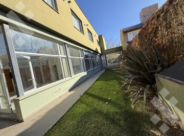 Casa · 314m² · 8 Ambientes · 1 Cochera · En Venta | Casa de 4 Dorm. | Barrio El Manzanar de Cipolletti