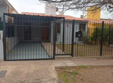Casa · 75m² · 5 Ambientes · 2 Cocheras · Casa 2 Dorm Altos de Don Boco en Venta
