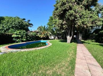 Casa · 250ha · 4 Ambientes · 4 Cocheras · Excelente Casa Doble Terreno C/pileta Climatizada