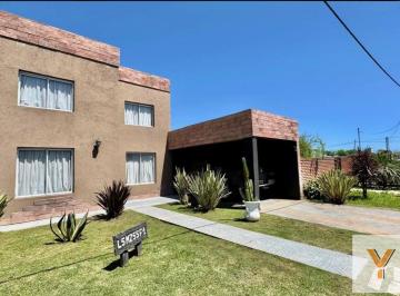 Casa · 390m² · 6 Ambientes · 1 Cochera · Casa en Venta - 4 Dorm. 3 Baños - San Vicente