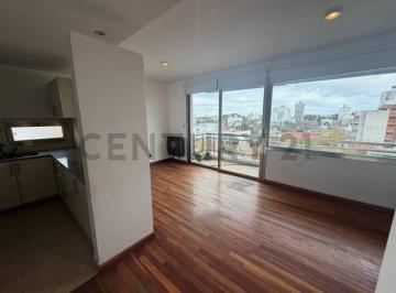 Departamento · 57m² · 3 Ambientes · 1 Cochera · Departamento en Alquiler en La Plata de 2 Dorm., con Balcon y Cochera