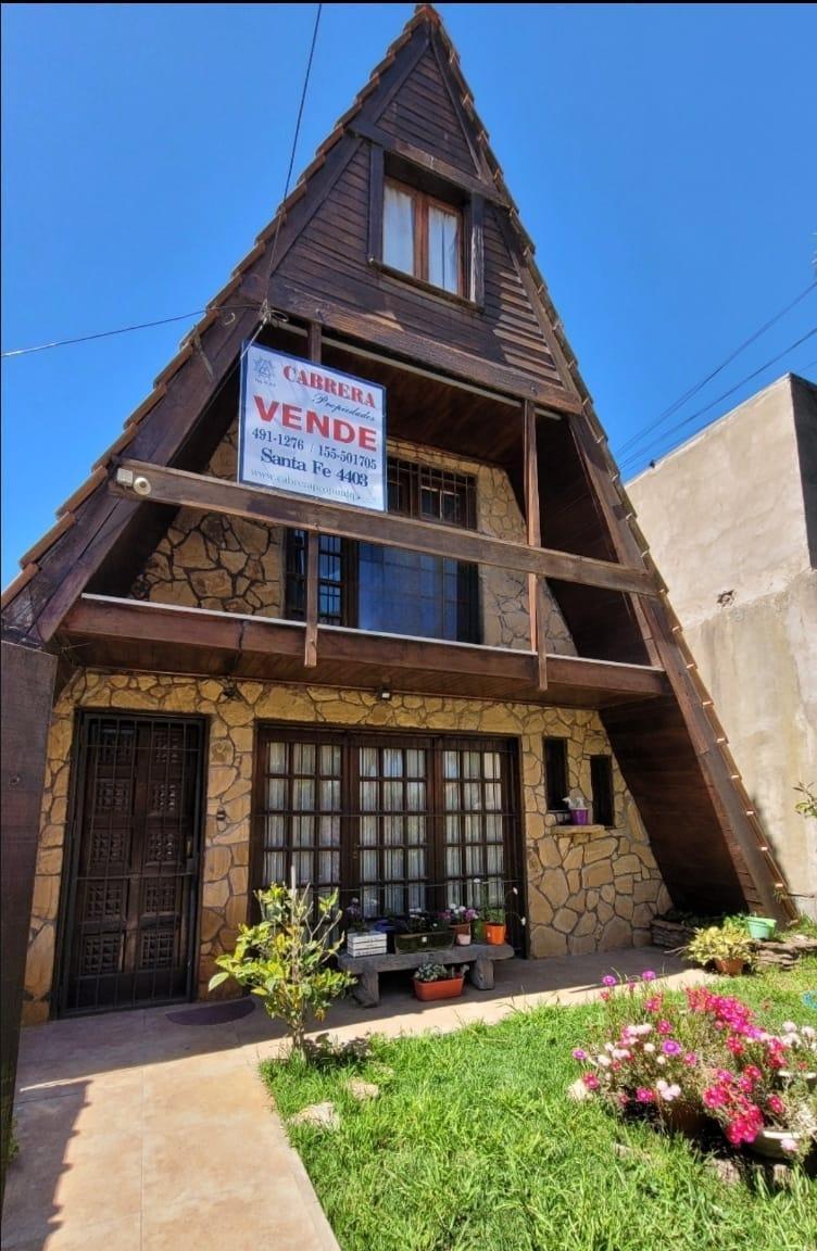 Chalet tipo Alpino de 4 ambientes con quincho y entrada de auto