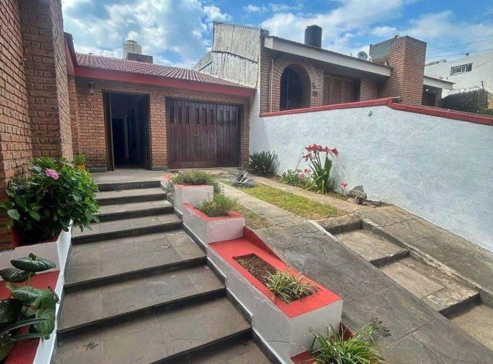 Casa · 157m² · 7 Ambientes · 3 Cocheras