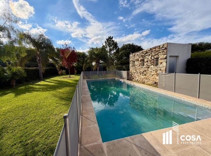 Casa · 193m² · 7 Ambientes · 2 Cocheras