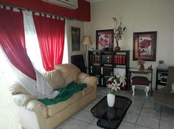 Casa de 4 ambientes, San Isidro · Casa con Galpon Al Fondo