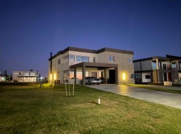 Casa de 6 ambientes, Ezeiza · Importante Casa en Terralagos a Estrenar Dueño Directo Vende o Alquila