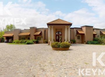 Casa · 300m² · 7 Ambientes · 3 Cocheras · Venta de Casa de 4 Dorm. en Campos de Roca