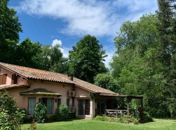 Casa · 234m² · 5 Dormitorios · 2964 m² en El Golf Club Argentino