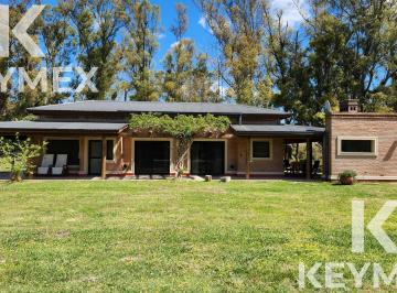 Casa · 216m² · 6 Ambientes · Venta de Casa de 4 Dorm. en Campos de Roca