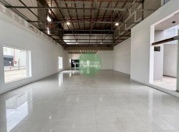 Local comercial · 300m² · 3 Ambientes · 10 Cocheras · Seguridad 24hs - 300 m² Cubiertos
