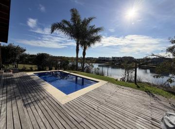 Casa · 300m² · 6 Ambientes · 7 Cocheras · Casa en Alquiler con o Sin Muebles y a Laguna 6 Ambientes