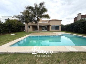 Casa · 210m² · 4 Ambientes · 1 Cochera · Casa Al Río en Alquiler en San Marco, Villanueva, Tigre