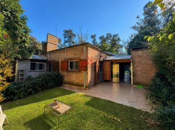 Casa · 82m² · 4 Ambientes · 2 Cocheras · Casa en Venta en Pilar, G. B. a. Zona Norte, Argentina