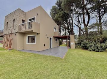 Casa · 80m² · 3 Ambientes · 1 Cochera · Casa Alquiler 24 Meses en La Caleta