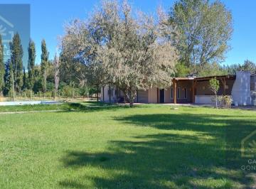 Quinta vacacional · 180m² · 5 Ambientes · Venta de Casa Quinta Zona Chacras Cinco Saltos