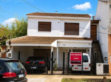 Casa · 215m² · 6 Ambientes · 1 Cochera · Casa - Venta - Martinez