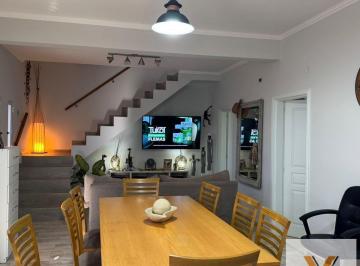 Casa · 250m² · 6 Ambientes · Casa en Venta - 3 Dorm. 3 Baños - 430 m² - Chivilcoy