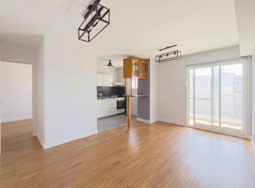 Departamento · 35m² · 2 Ambientes · 1 Cochera · Venta / Permuta - Departamento 1 Dormitorio con Cochera y Balcón Al Norte - Martin, Rosario.