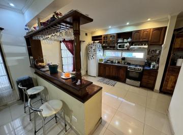 Casa · 148m² · 4 Ambientes · 2 Cocheras · Venta Casa 4 Ambientes Cochera Terraza Parrilla Apto Credito en Villa Riachuelo
