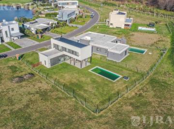 Casa · 142m² · 5 Ambientes · 4 Cocheras · Casa en Oportunidad A11 Mb en San Sebastian