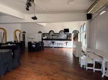 Local comercial · 200m² · Salon de Fiestas. Ideal Para Trabajarlo