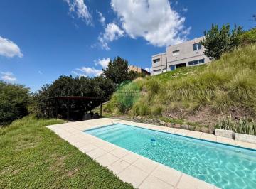 Casa · 710m² · 10 Ambientes · 2 Cocheras · 6 Dorm. - Vista - Categoría - 700 m² Cubiertos