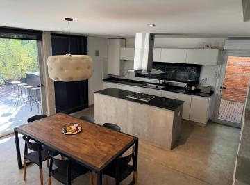 Casa · 200m² · 6 Ambientes · 2 Cocheras · Alquiler de Casa 3 Dorm., 3 Baños Housing con Seguridad
