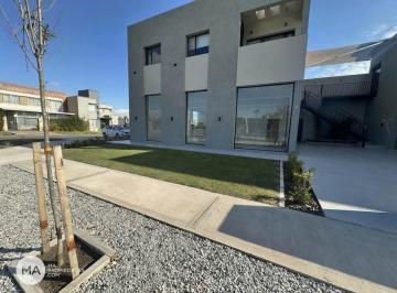 Local comercial · 111m² · 1 Ambiente · Local 111,7 m² a Estrenar - Leloir 5000 - Don Mateo - Funes | Alquiler