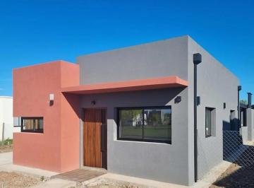Casa · 150m² · 4 Ambientes · 3 Cocheras · Casa en Venta - 3 Dorm. 2 Baños - Pilar