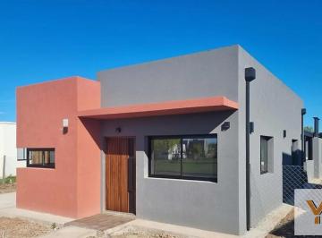 Casa · 150m² · 4 Ambientes · 3 Cocheras · Casa en Venta - 3 Dorm. 2 Baños - Pilar