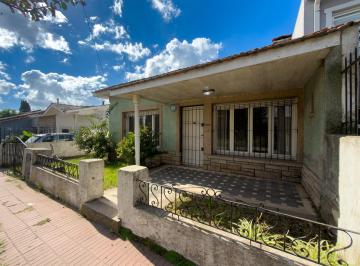 Casa · 134m² · 4 Ambientes · 3 Cocheras · Venta - Casa 4 Ambientes - Gran Lote - Garage y Trotadora - a Reciclar - Barrio El Progreso