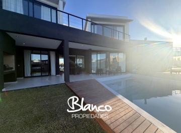 Casa · 221m² · 5 Ambientes · 1 Cochera · Casa en Venta en Villanueva, Tigre, G. B. a. Zona Norte