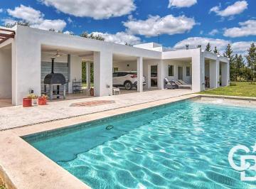 Casa · 200m² · 4 Ambientes · 2 Cocheras · Casa en Venta 3 Dorm., Estancia Las Malvinas, Brandsen, A. del Valle 1350