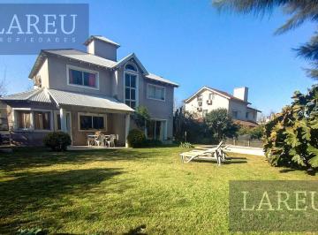 Casa · 197m² · 5 Ambientes · Casa en Venta en El Barrio Privado Bermudas, Pilar