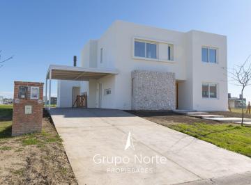 Casa · 249m² · 7 Ambientes · 4 Cocheras · Casa en Alquiler Riberas, Puertos de Escobar.
