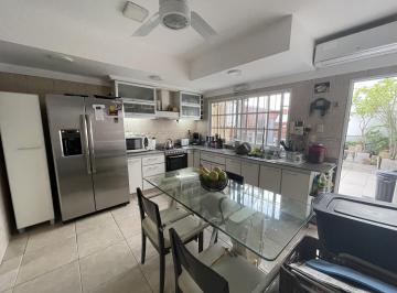 PH · 145m² · 5 Ambientes · 1 Cochera · PH 5 Ambientes a La Venta en Flores