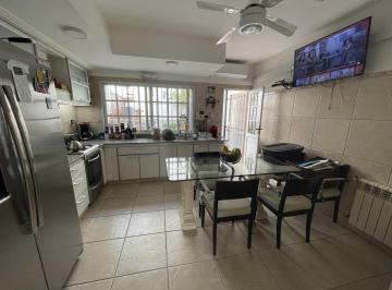 PH · 145m² · 5 Ambientes · 1 Cochera · PH 5 Ambientes a La Venta en Flores