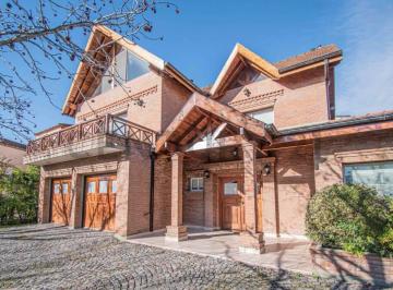 Casa · 389m² · 6 Ambientes · Venta de Casa con Amarra Propia y Salida Al Rio - Barrio Santa Maria de Tigre, Tigre