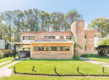 Casa · 282m² · 6 Ambientes · 3 Cocheras · Oportunidad Casa 4 Dorm., Amplio Jardín - Puerto Paraíso - Gral Lagos | Alquiler