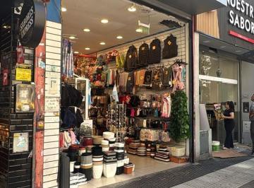 Local comercial · 220m² · Local Comercial en Av Santa Fe y Pueyrredon. Sin Expensas. Apto Todo Destino