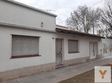 Casa · 182m² · 5 Ambientes · 1 Cochera · Casa en Venta - 3 Dorm. 2 Baños - 192 m² - Villa Lugano