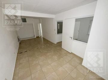 Oficina comercial · 125m² · 6 Ambientes · Oficina Alquiler Centro, 125 m² con 6 Privados, 2 Baños y Cocina
