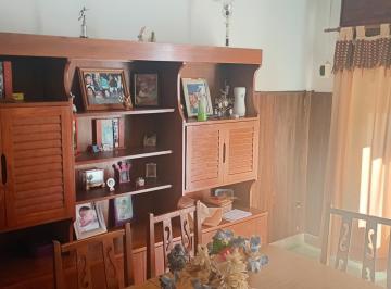 Casa · 80m² · 3 Ambientes · 3 Cocheras · Casa en Castelar