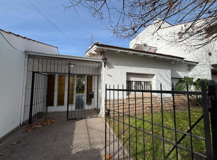 Casa en alquiler en Peralta Ramos Oeste · 4 ambientes